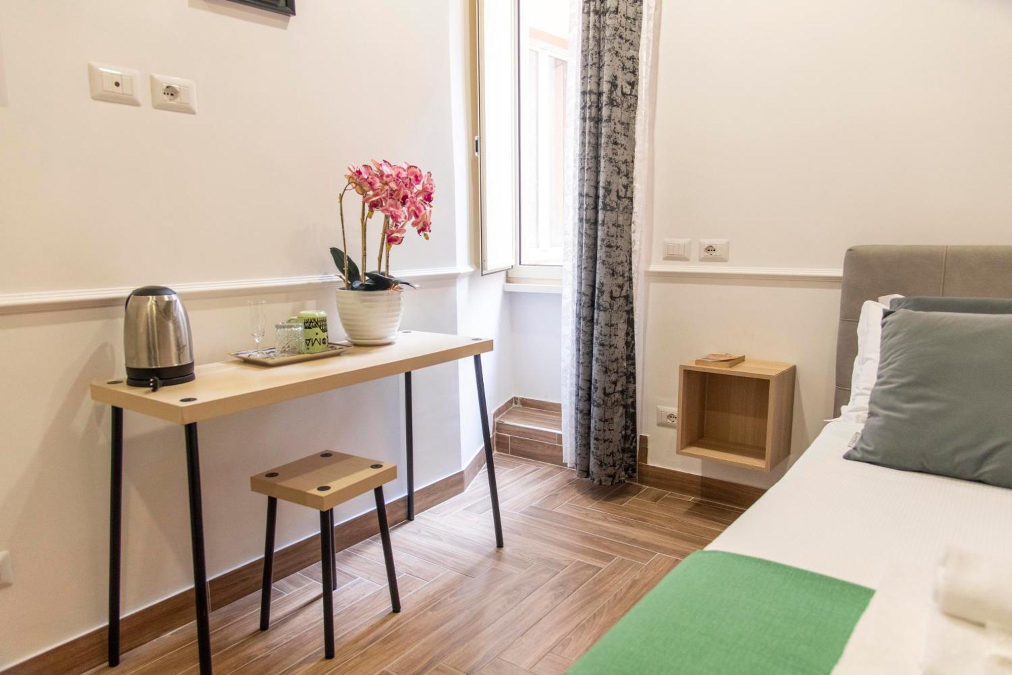 Susy'S Guest House - Room Spagna Рим Екстериор снимка
